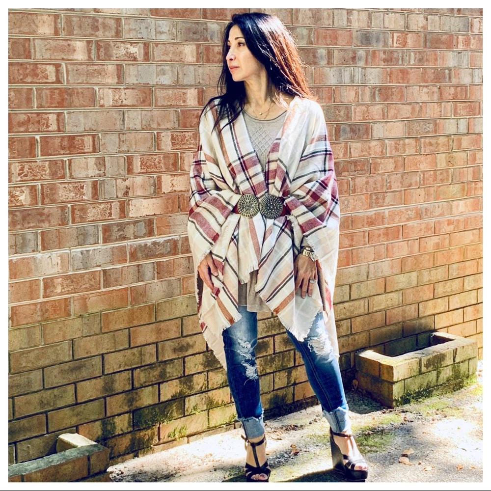 ✨LAST 1✨Beige plaid oversized gorgeous poncho cape - Picture 4 of 8